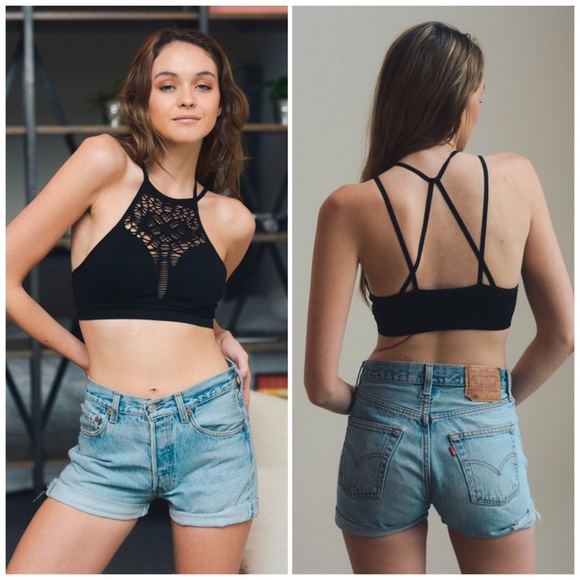 ❗️CLOSING SALE❗️Black Floral Cutout Bralette - Picture 2 of 3